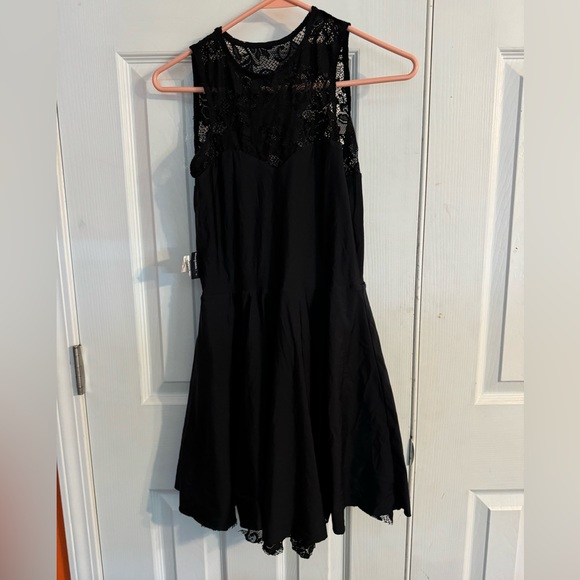 BLACK LACE SKATER DRESS - Picture 3 of 10